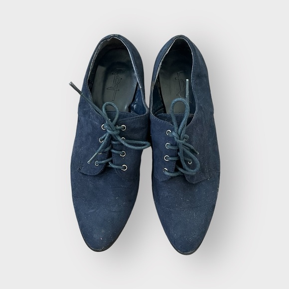 Forever 21 Navy Blue Faux Suede Pointed Toe Lace Up Oxford Flat Shoes - Picture 4 of 4